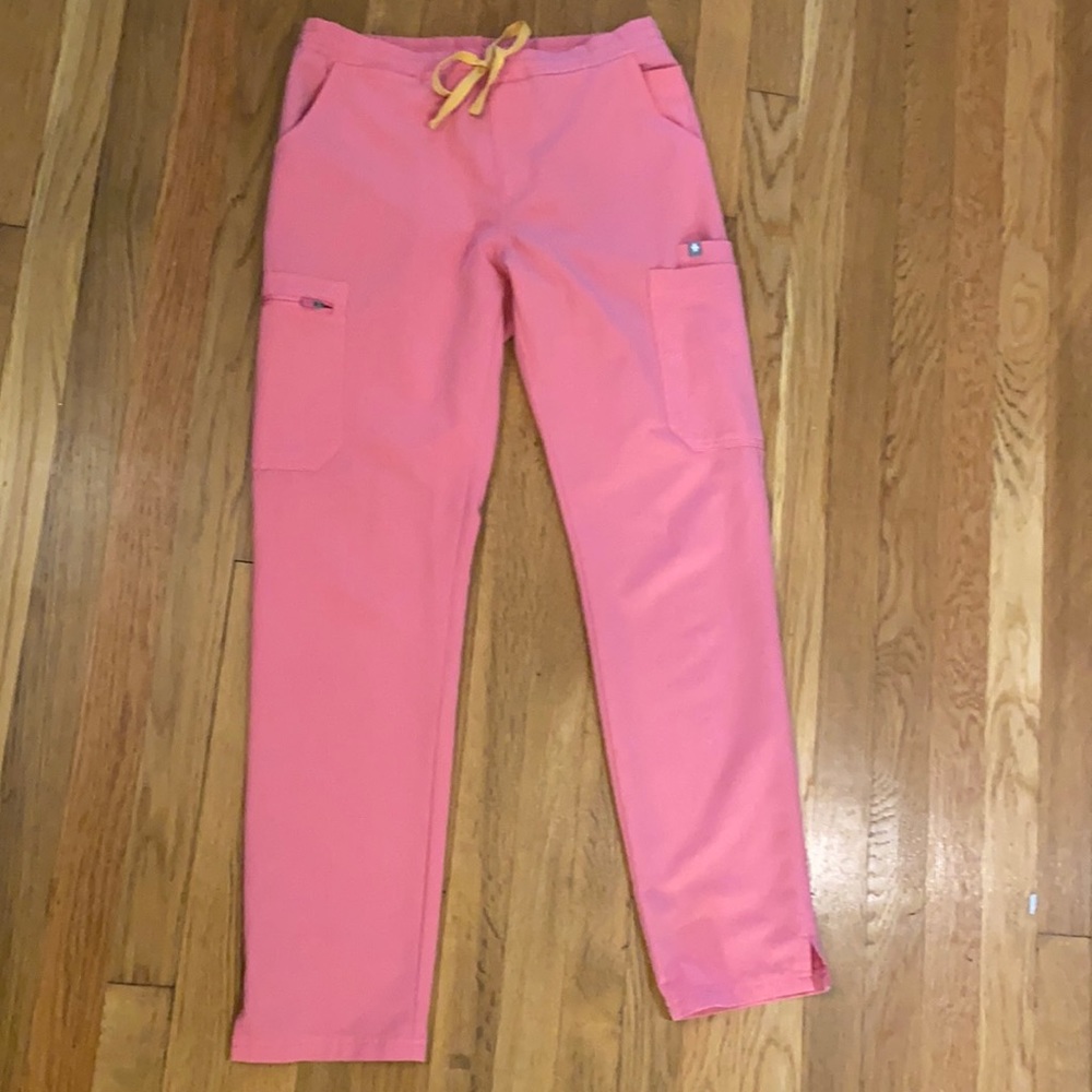 Figs Neon Pink size Small scrub set. Top is Catarina bottoms are yola skinny